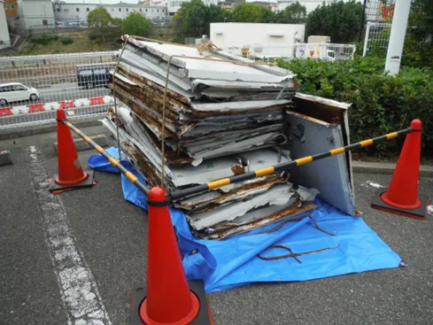 ユニクロ屋根板金工事