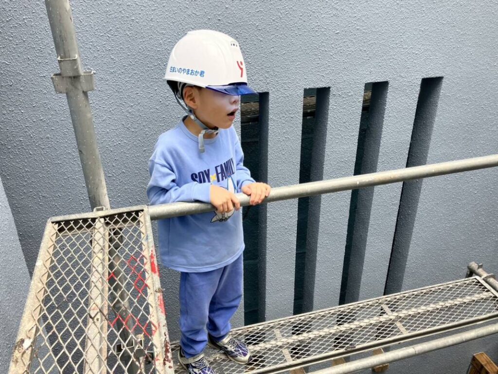 現場レポート足場子供1