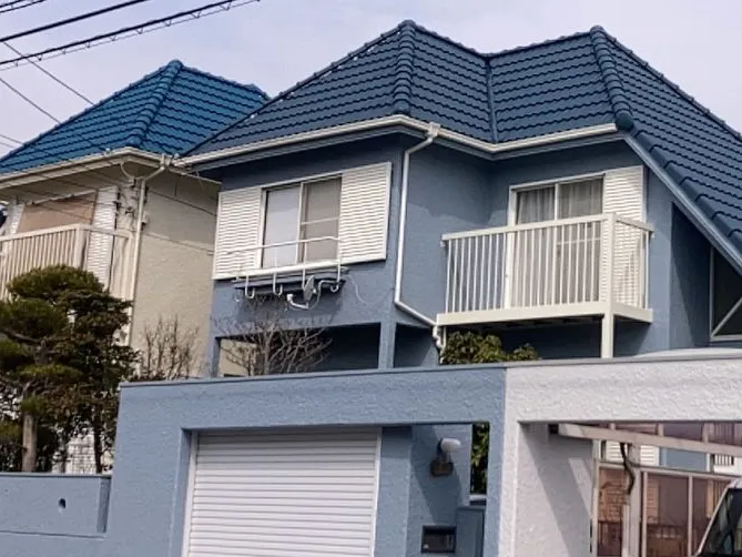 マウンテンブルーの屋根の施工事例