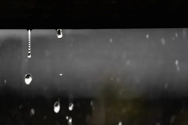 雨漏りマンション画像