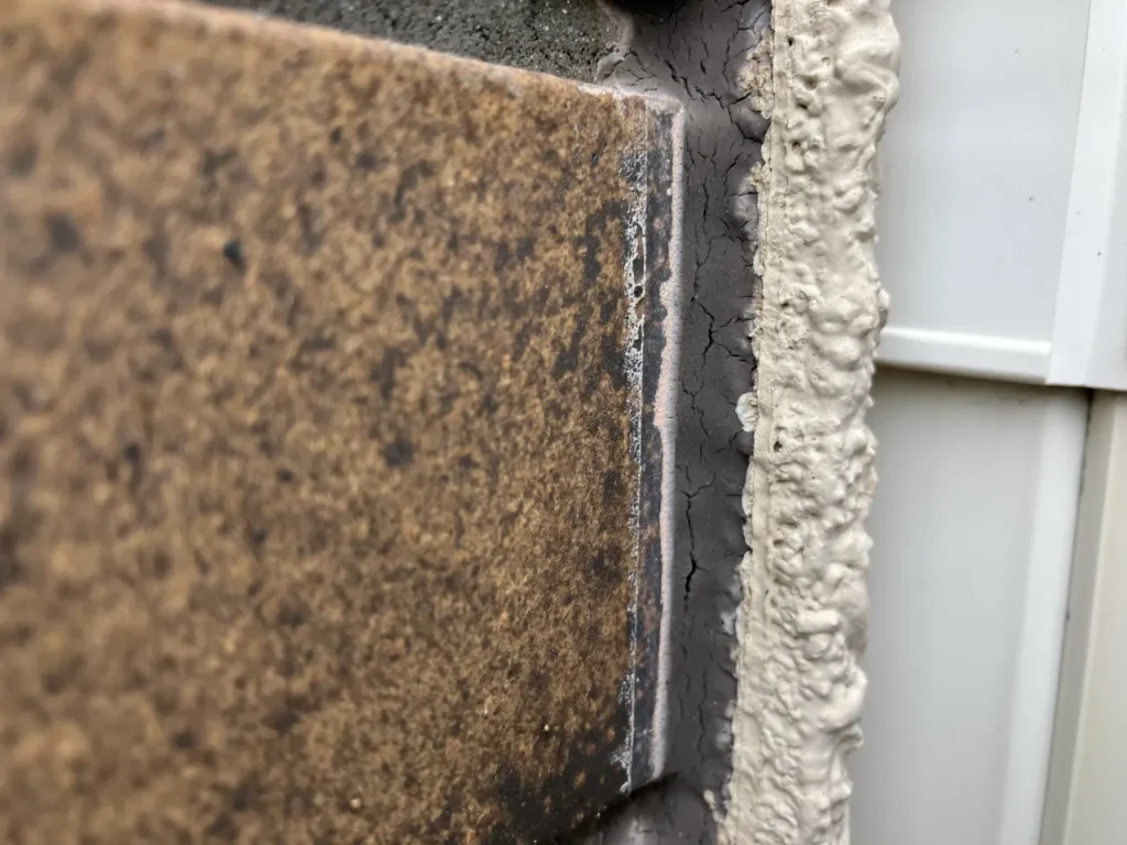 コーキングのひび割れ