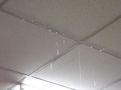 アパートの雨漏り原因と放置リスク