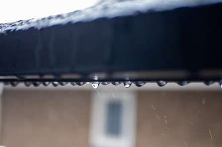 アパートで雨漏りが発生した際の対応手順