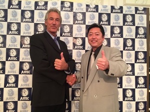 アステックペイント　マーク社長